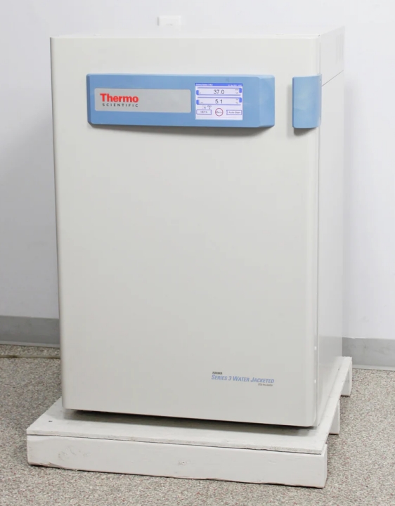 赛默飞250i培养箱作为一款先进的实验设备，广泛应用于生命科学、医学研究、微生物培养等多个领域。培养箱的安装过程是否简便，不仅直接影响到实验室的工作效率，还关系到设备的长期使用稳定性和实验结果的可靠性。因此，了解赛默飞250i的安装流程、相关准备工作、设备配置和调试过程，对于实验室人员而言至关重要。
<BR>
<BR>本文将从赛默飞250i培养箱的安装准备、安装步骤、调试过程、注意事项等方面，详细介绍其安装过程的简便性以及可能面临的挑战和解决方案。