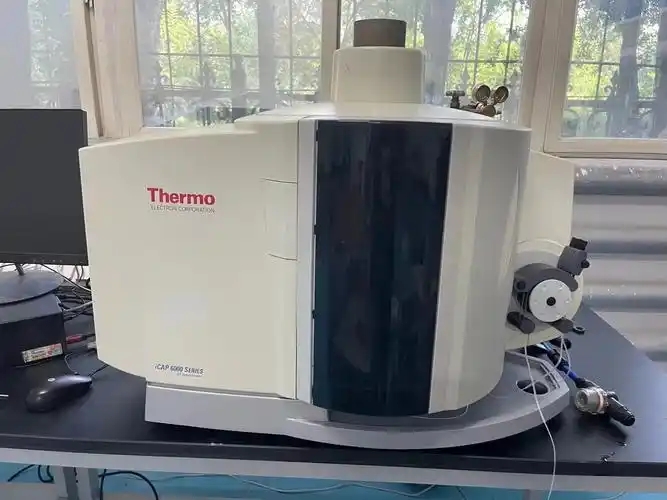 原子吸收光谱仪（AAS，Atomic Absorption Spectrometer）是一种分析样品中元素浓度的高灵敏度仪器，根据原子化方法的不同，AAS分为火焰原子吸收光谱仪（FAAS）和石墨炉原子吸收光谱仪（GFAAS）。这两种方法各有特点，适用于不同浓度范围和分析需求的样品。
<BR>
<BR>