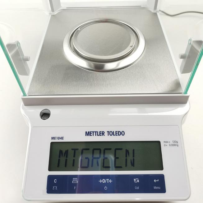 梅特勒-托利多（Mettler Toledo）是全球知名的高精度称量仪器和实验室设备制造商，其电子天平系列产品广泛应用于实验室、工业、制药、化工、食品和环境科学等领域。梅特勒电子天平以其高精度、稳定性和多功能性闻名，适用于从普通称量到微量分析的各种应用场景。
<BR>
<BR>